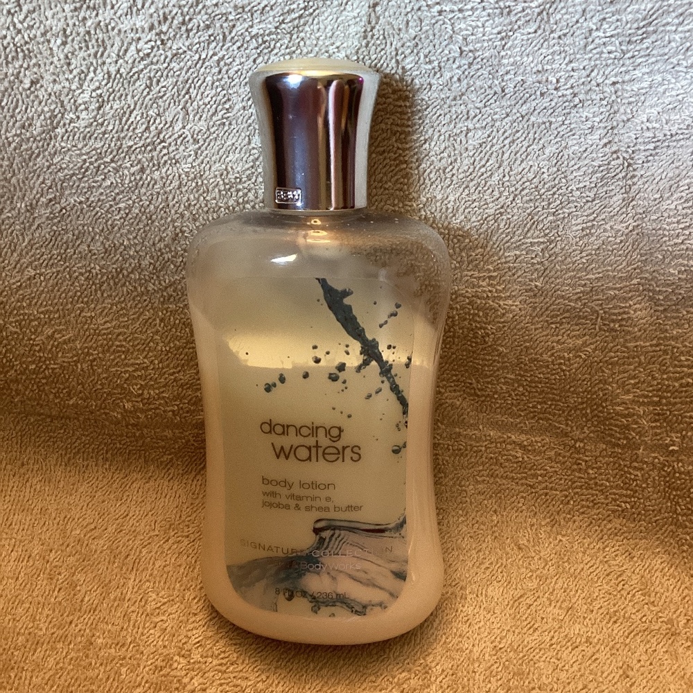 🕺💦 BATH & BODY WORKS Dancing Waters Body Lotion 8oz Signature Collection🕺💦